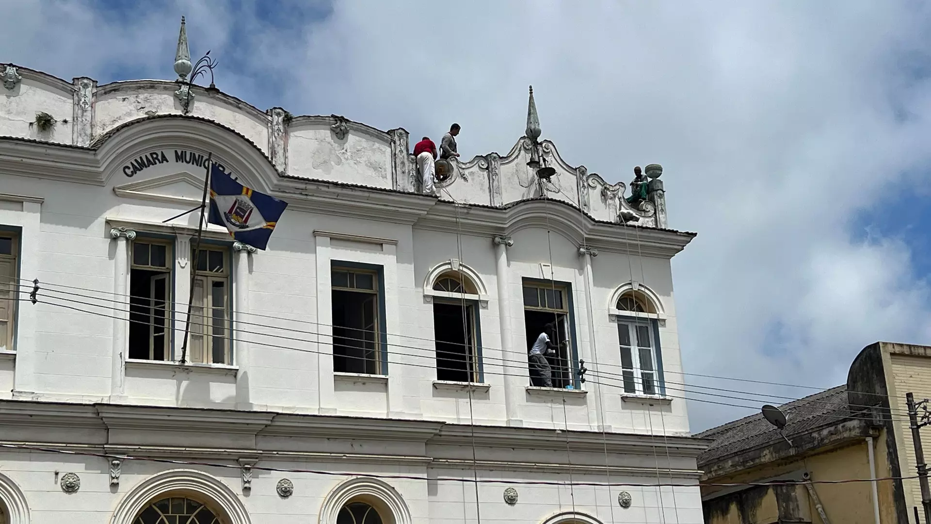 Palácio Alberto Santos Dumont, sede da Prefeitura, recebe pinturas e melhorias